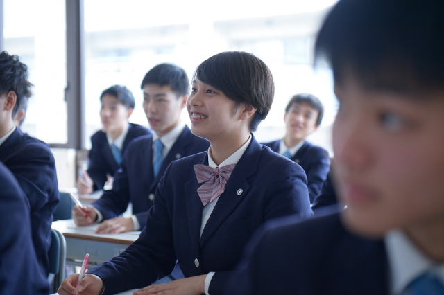 クラーク記念国際高等学校 通信制高等学校評価研究会から クラークの教育活動及び施設 設備が評価基準に適合していると認定されました 学校法人創志学園